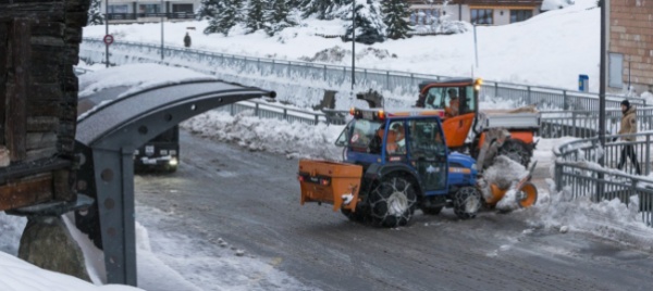 nevicate-e-valanghe-strade-e-ferrovie-chiuse-nei-cantoni-alpini