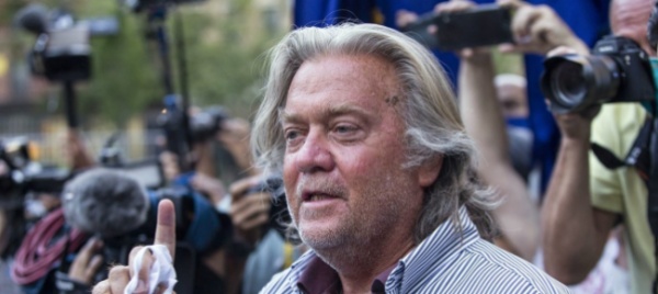 trump-grazia-bannon-e-sospende-le-espulsioni-di-venezuelani
