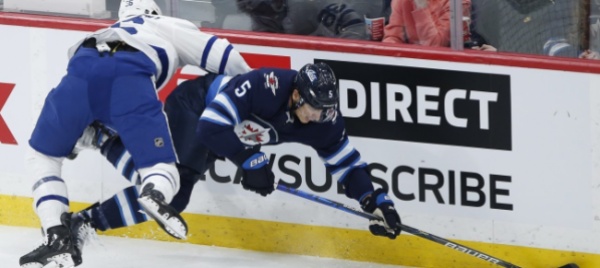 nhl-luca-sbisa-a-nashville