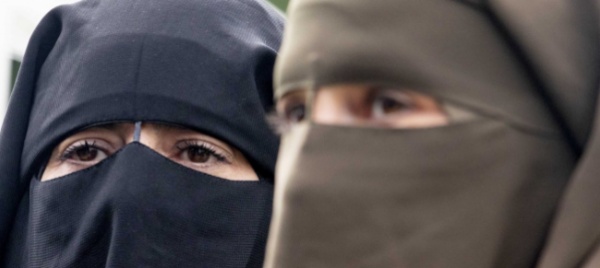 l-imam-di-berna-si-a-iniziativa-anti-burqa