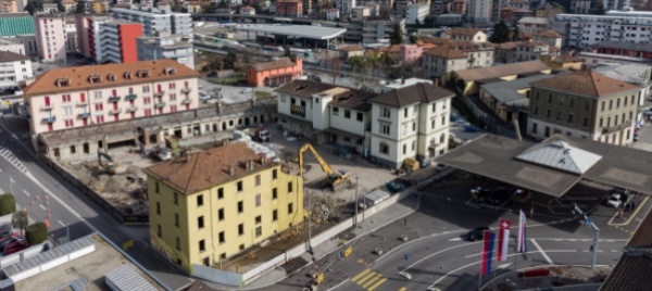 ruspe-in-azione-a-chiasso-si-demolisce-il-fernet-branca