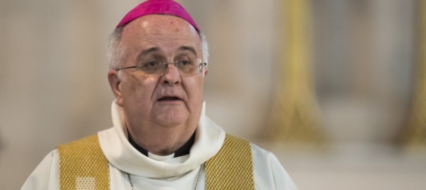 lascia-il-vescovo-che-voleva-le-donne-sacerdote