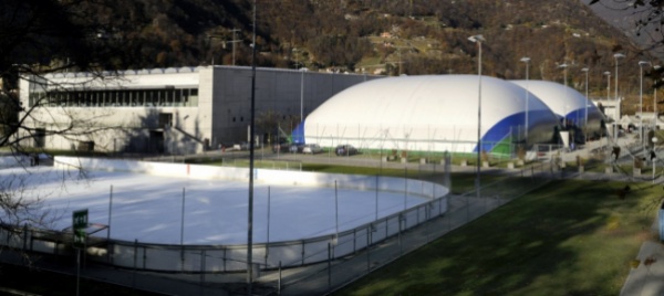 coprire-la-pista-di-ghiaccio-esterna-non-e-una-priorita