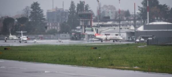 aeroporto-kessel-bacchetta-i-due-gruppi