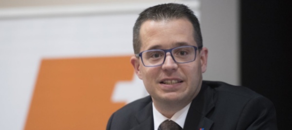 in-svizzera-ci-si-guarda-in-faccia