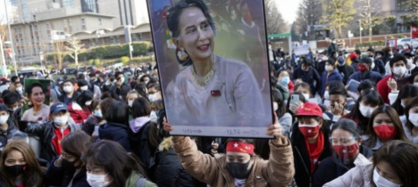 farsa-birmania-san-suu-kyi-incriminata-per-i-walkie-talkie