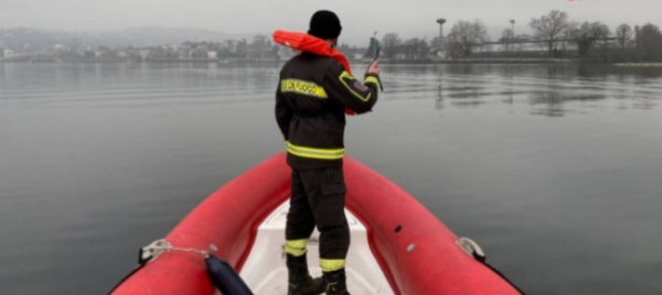 luino-ingente-sversamento-di-idrocarburi-nel-lago-maggiore