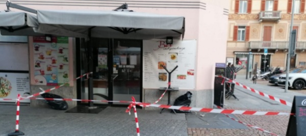 assembramenti-sigilli-al-bar-indipendenza-di-bellinzona
