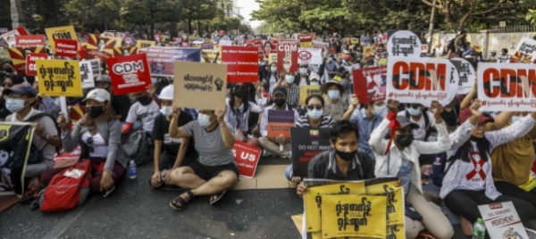 nuove-accuse-a-san-suu-kyi-ora-la-cina-condanna-il-golpe