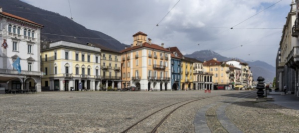 locarno-no-del-municipio-a-posteggi-e-auto-in-piazza-grande
