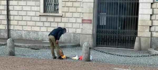asilante-incendia-un-giornale-al-palazzo-delle-orsoline