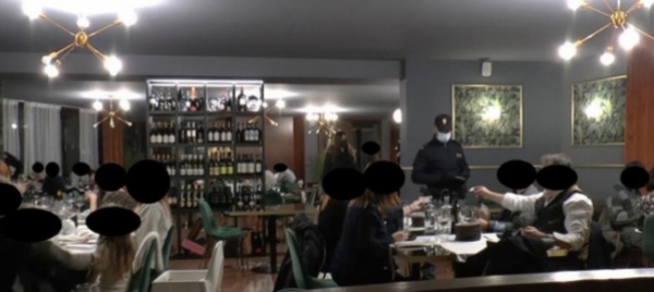 cenano-in-quaranta-nel-ristorante-chiuso-tutti-multati