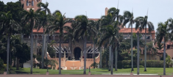 trump-vs-vicini-palm-beach-valuta-la-presenza-a-mar-a-lago