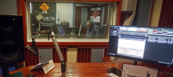 messa-a-tacere-l-ultima-radio-libera-in-ungheria