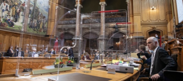 i-senatori-donne-al-lavoro-fino-a-65-anni