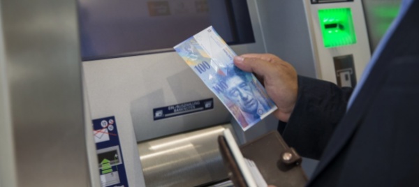 basilea-campagna-fanno-saltare-il-bancomat-e-rubano-il-denaro