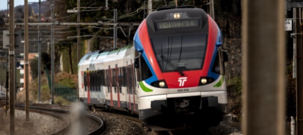 bus-al-posto-di-treni-fra-mendrisio-a-albate-camerlata