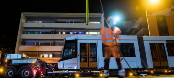 e-ad-agno-sbarca-il-convoglio-della-futura-rete-tram-treno