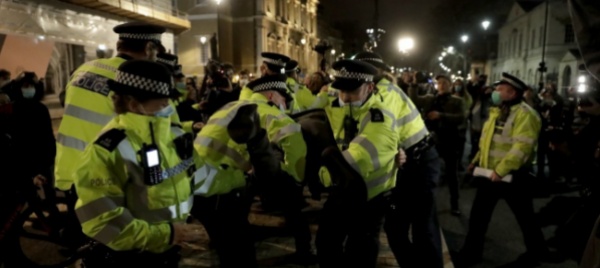 centinaia-donne-molestate-bufera-su-polizia-di-londra