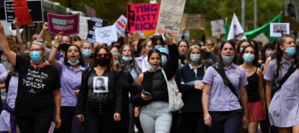 la-grande-marcia-delle-australiane-contro-le-violenze