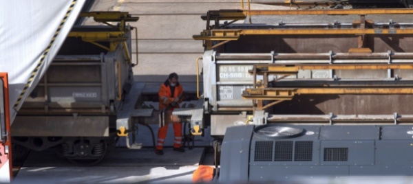 treni-merci-alle-officine-di-bellinzona-pressing-sulle-ffs