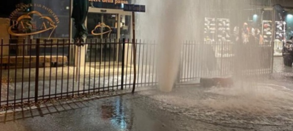 auto-centra-idrante-e-ad-arbedo-spunta-una-fontana