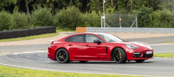 intensa-coinvolgente-porsche-panamera-gts