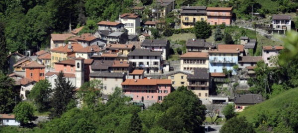 lavori-di-pavimentazione-a-casima-strada-chiusa