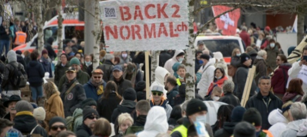 covid-in-8-000-protestano-contro-le-misure-restrittive