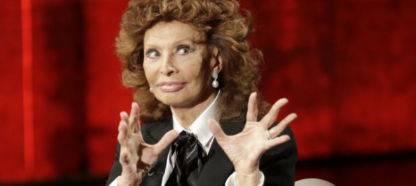 sophia-loren-premiata-dal-nuovo-museo-degli-oscar