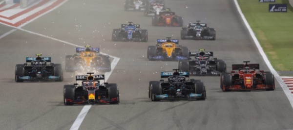 a-hamilton-il-primo-duello-con-verstappen-della-stagione