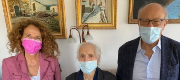 nell-enclave-si-festeggiano-i-100-anni-di-carmela-rorro