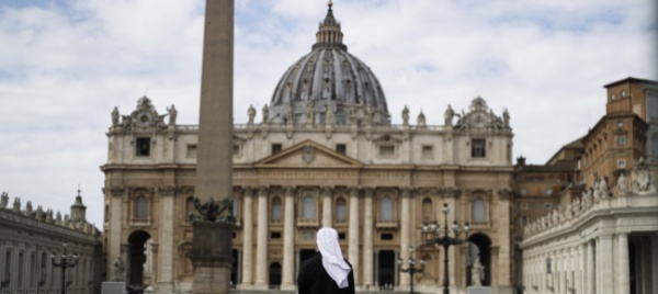 il-papa-taglia-le-retribuzioni-dei-religiosi-per-la-crisi
