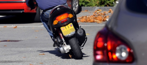 in-moto-a-105-km/h-dove-il-limite-e-50-denunciato-40enne