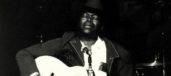 il-blues-quando-l-esistenza-e-la-colonna-sonora-di-se-stessa