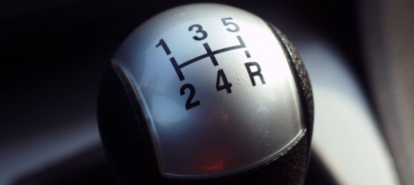 il-cambio-manuale-delle-automobili-e-sempre-meno-diffuso
