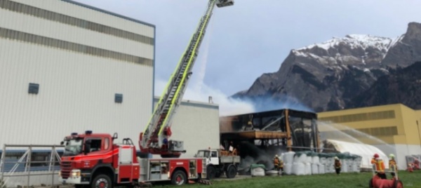 grigioni-in-fiamme-un-capannone-industriale-di-maienfeld