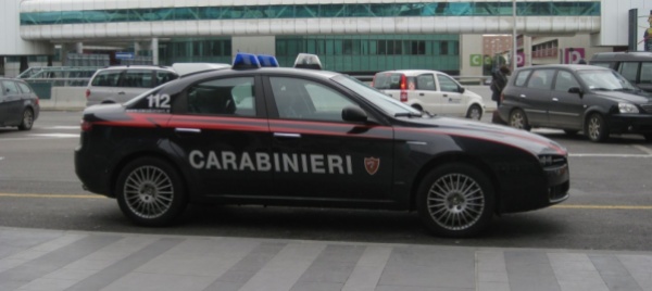 calabria-assembramento-al-bar-carabinieri-multano-poliziotti