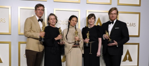 agli-oscar-trionfa-nomadland-miglior-film-e-miglior-regia
