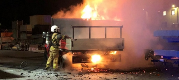 san-vittore-furgoncino-in-fiamme