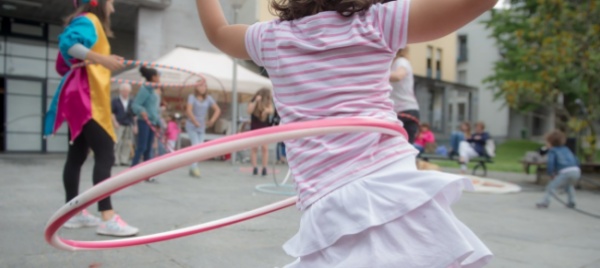 pandemia-e-torna-di-moda-l-hula-hoop