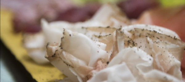 svizzera-contrabbando-di-salumi-e-formaggi-dall-italia