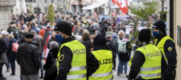 sciaffusa-in-1-000-manifestano-contro-le-misure-anti-covid