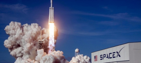 nasa-sceglie-space-x-per-la-prossima-missione-sulla-luna