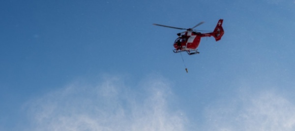 incendio-di-prato-a-rossa-domato-con-elicotteri