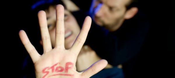 donne-che-subiscono-e-stanno-zitte-siamo-tutti-responsabili