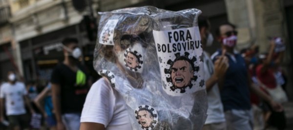 in-brasile-migliaia-di-persone-in-piazza-contro-bolsonaro