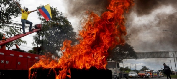 caos-colombia-a-cali-si-dimette-il-capo-della-polizia