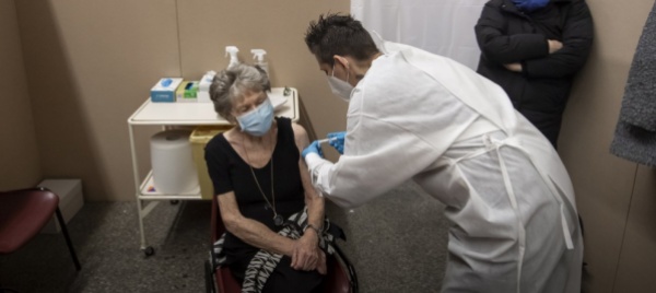 certificato-vaccinale-medici-e-farmacisti-accelerano