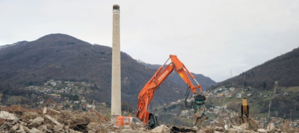 ciminiera-di-tenero-contra-due-opposizioni-la-sorreggono